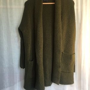 Thick olive cardigan 🌿